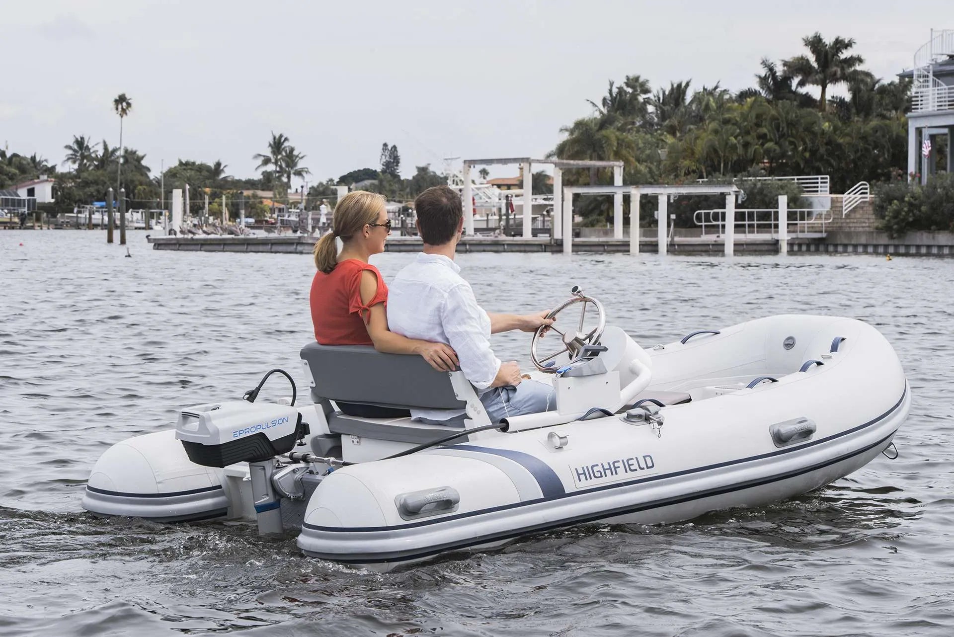 ePropulsion-Spirit1-0-Evo-with-Top-Mount-Remote-Control-couple-on-boat-1