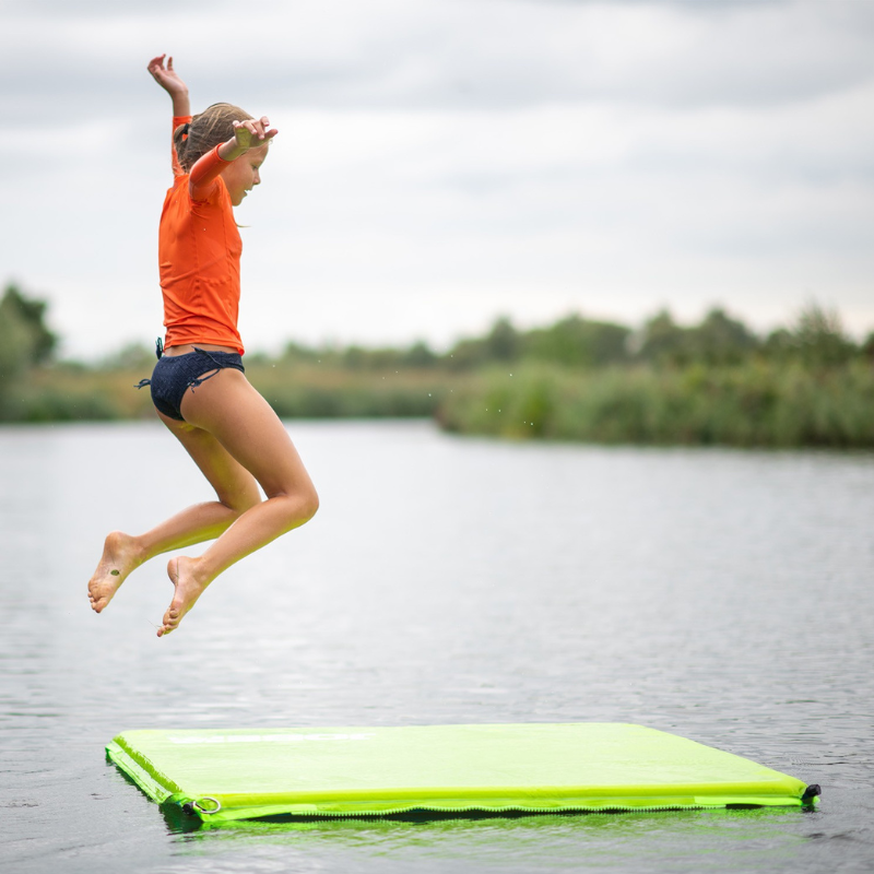 jobe-manta-floating-mat-green-girl-jumping-on-mat-1